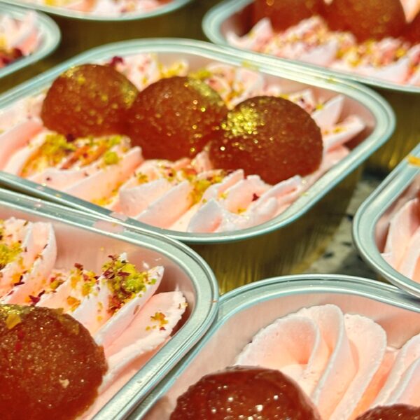 Gold Keepsake Mini Cakes